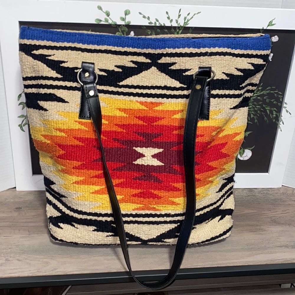 Santa Rosa Handwoven Handbag - Picture 2 of 5